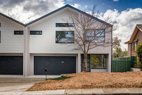 Gorgeous Hawker Townhouse - SA Accommodation 0