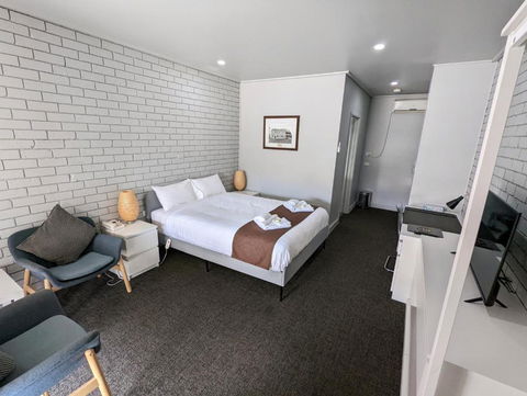 Homestead Motor Inn & Apartments - SA Accommodation 3