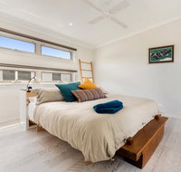 Alice's Palace 2-minute walk to lifeguard patrolled surf beach - SA Accommodation