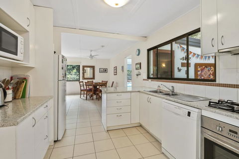 Allamanda Cottage - SA Accommodation 3