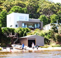 Amazing Ansons Bay Absolute Waterfront Beach House - SA Accommodation