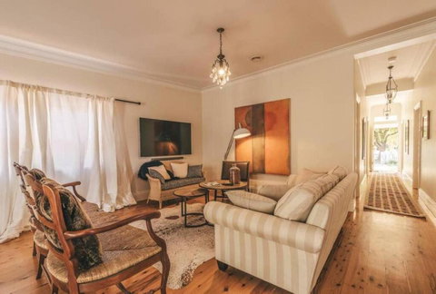 Ambrose On Byng - Central Location W/ 2 Bathroom - SA Accommodation 0