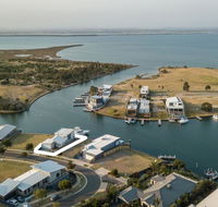 Anchored - Access to the Gippsland Lakes - SA Accommodation