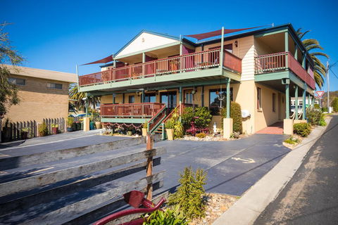 Anchors Aweigh - SA Accommodation 0
