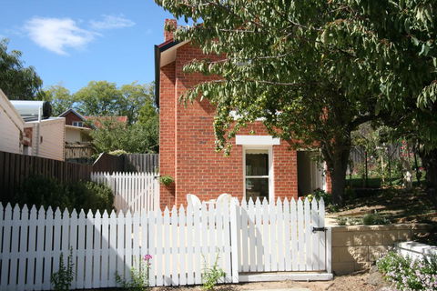 Annies Garden Cottage - SA Accommodation 0