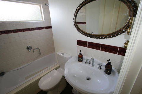 Annies Garden Cottage - SA Accommodation 3