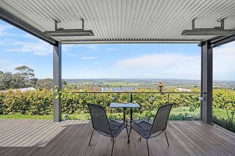 Luxury & Plush Lifestyle 5 Bedroom House In Mt Eliza - SA Accommodation 1