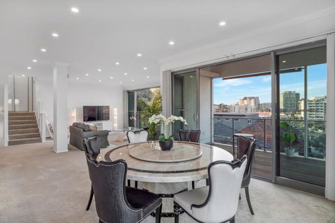 Luxury Retreat Sydney Airport Direct Train Line - SA Accommodation 3