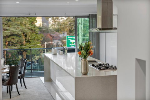 Luxury Retreat Sydney Airport Direct Train Line - SA Accommodation 2