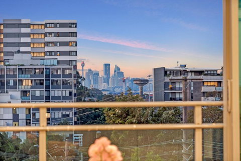 Luxury Retreat Sydney Airport Direct Train Line - SA Accommodation 0