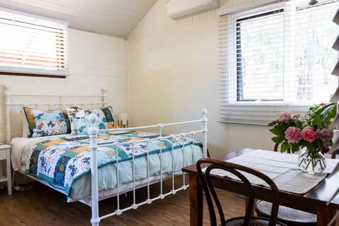 Maldon Cosy Garden Cottage - Charming One Room Studio - SA Accommodation 0