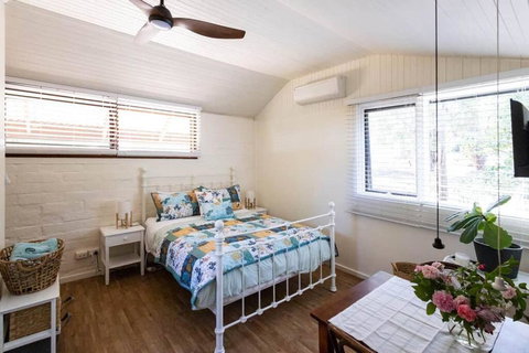 Maldon Cosy Garden Cottage - Charming One Room Studio - SA Accommodation 2