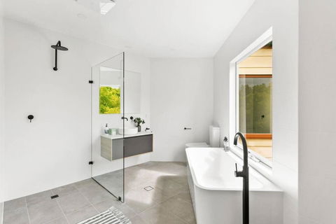 MANHATTAN STYLE 3 STORY LUXURY IN ST PETERS - SA Accommodation 3