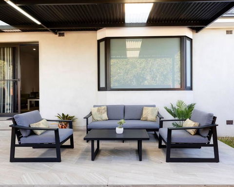 Modern Home In The Heart Of Bankstown - SA Accommodation 1