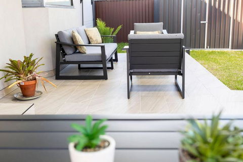 Modern Home In The Heart Of Bankstown - SA Accommodation 2