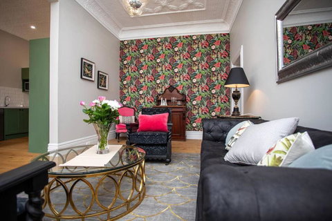 Oxbridge- Period Home In Central Goulburn - SA Accommodation 3