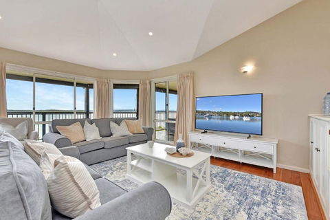 Overlook Nook - The Best Views In The Area - SA Accommodation 3