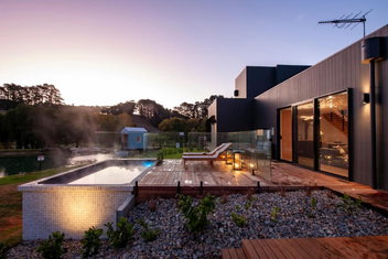 Pavilions At Lenswood with SA Accommodation