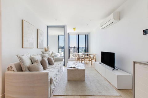 Perched On Parkville - A Minimalist Retreat With Pool - SA Accommodation 0