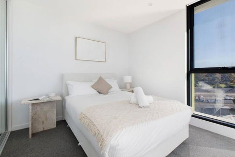 Perched On Parkville - A Minimalist Retreat With Pool - SA Accommodation 1
