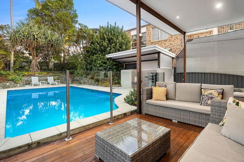 Pool Side Luxury Pet Friendly - Walk To The Beach - SA Accommodation 1