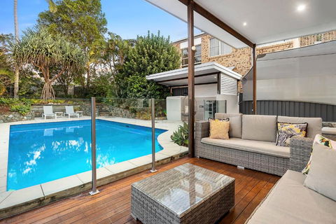 Pool Side Luxury Pet Friendly - Walk To The Beach - SA Accommodation 0