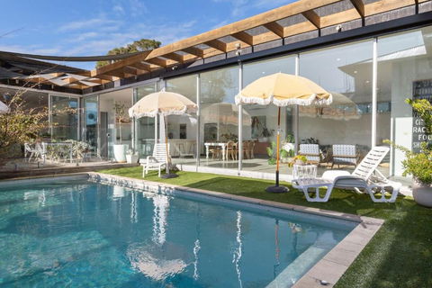 Poolside Paradise Mount Eliza - SA Accommodation 0