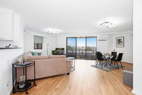 Pyrmont 2 Bed Apartment - Prime Location W Parking - SA Accommodation 2