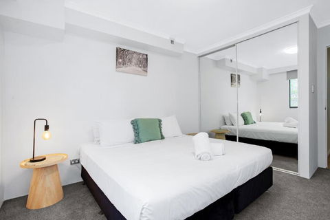 Pyrmont 2 Bed Apartment - Prime Location W Parking - SA Accommodation 3