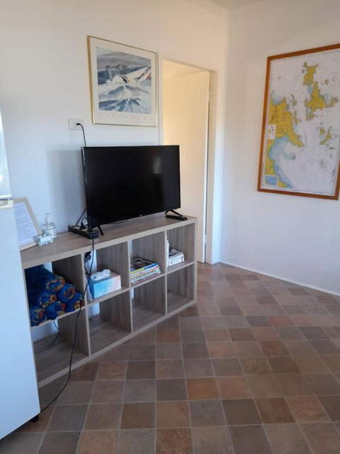 QCWA Cheerful Cottage - Airlie Beach - SA Accommodation 1