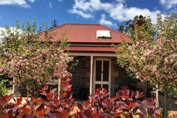 Randell Cottage - Adelaide Hills - Cosy Rustic Hideaway with SA Accommodation