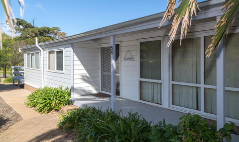 At The Beach - 54 Elizabeth Crescent - SA Accommodation 1