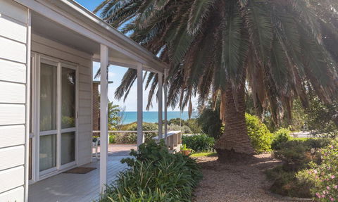 At The Beach - 54 Elizabeth Crescent - SA Accommodation 2