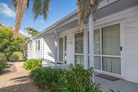 At The Beach - 54 Elizabeth Crescent - SA Accommodation 3
