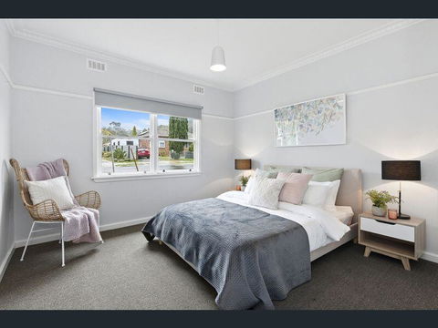 BALLARAT CLOSE 2 CBD + HOSPITAL+3BR HOME+NETFLIX + WiFi + Gift - SA Accommodation 2