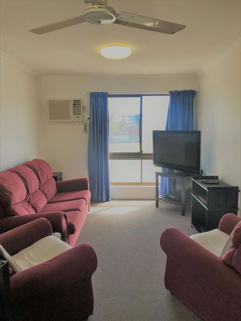 Bargara Beach Motor Inn - SA Accommodation 3