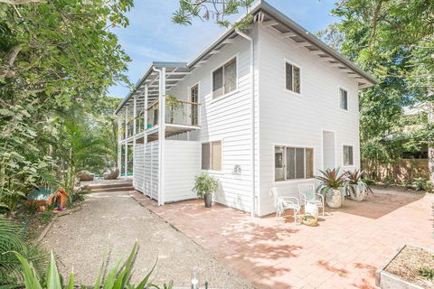 Beach Chalet - SA Accommodation 3