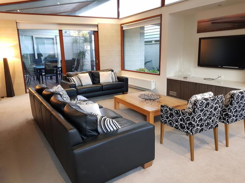 Beach Haven - SA Accommodation 0