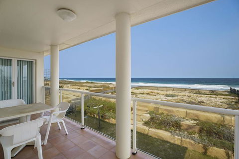 Beach House- 45 Curtis Parade - SA Accommodation 1