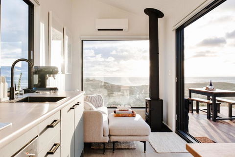 Red Rock Hut, King Island - SA Accommodation 2