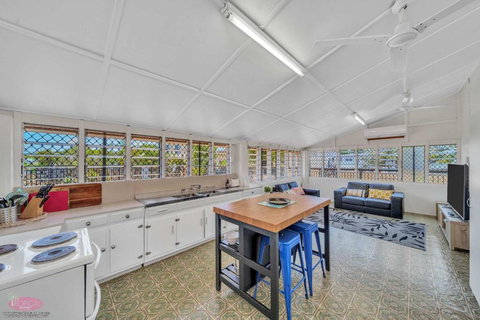 Reef Shack Beach Vibes Stroll To The Beach - SA Accommodation 2