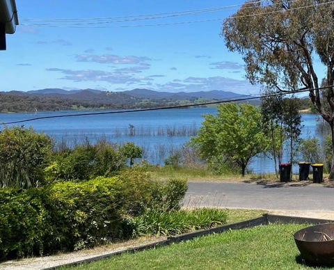 Relax In The Spa With Views Opposite Lake Eildon - SA Accommodation 0