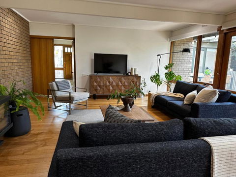 Relaxed And Stylish -self Check In, Secure Parking - SA Accommodation 0