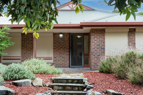 Relaxing Holiday Home Pets Are Welcome - SA Accommodation 0