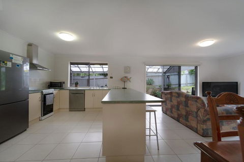 Relaxing Holiday Home Pets Are Welcome - SA Accommodation 2