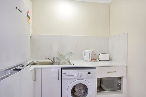 Renovated Stylish Studio - SA Accommodation 3