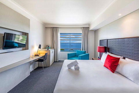 Resort Style King Pad With Sparkling Sea Views - SA Accommodation 2