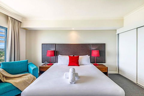 Resort Style King Pad With Sparkling Sea Views - SA Accommodation 3