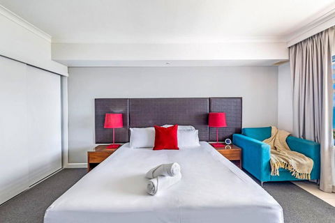 Resort Style Living In An Oceanview King Suite - SA Accommodation 2