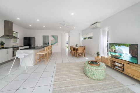 Retreat In The Heart Of Alex - 3BR Sleeps 11, Pool - SA Accommodation 1